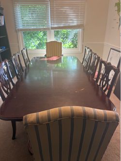 Thomasville 8 chair dining table needs work