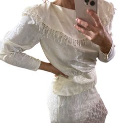 Vintage Jessica  McClintock gunne sax elegant cream blouse features delicate lace trim, perfect for adding a touch of sophistication to any outfit. Id