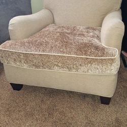Chair / Large Recently Upholstered / MADE IN USA 🇺🇸