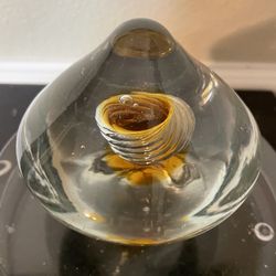 Vintage MCM1968 Blenko Air Twist Swirl Gold Pyramid Paperweight 3”