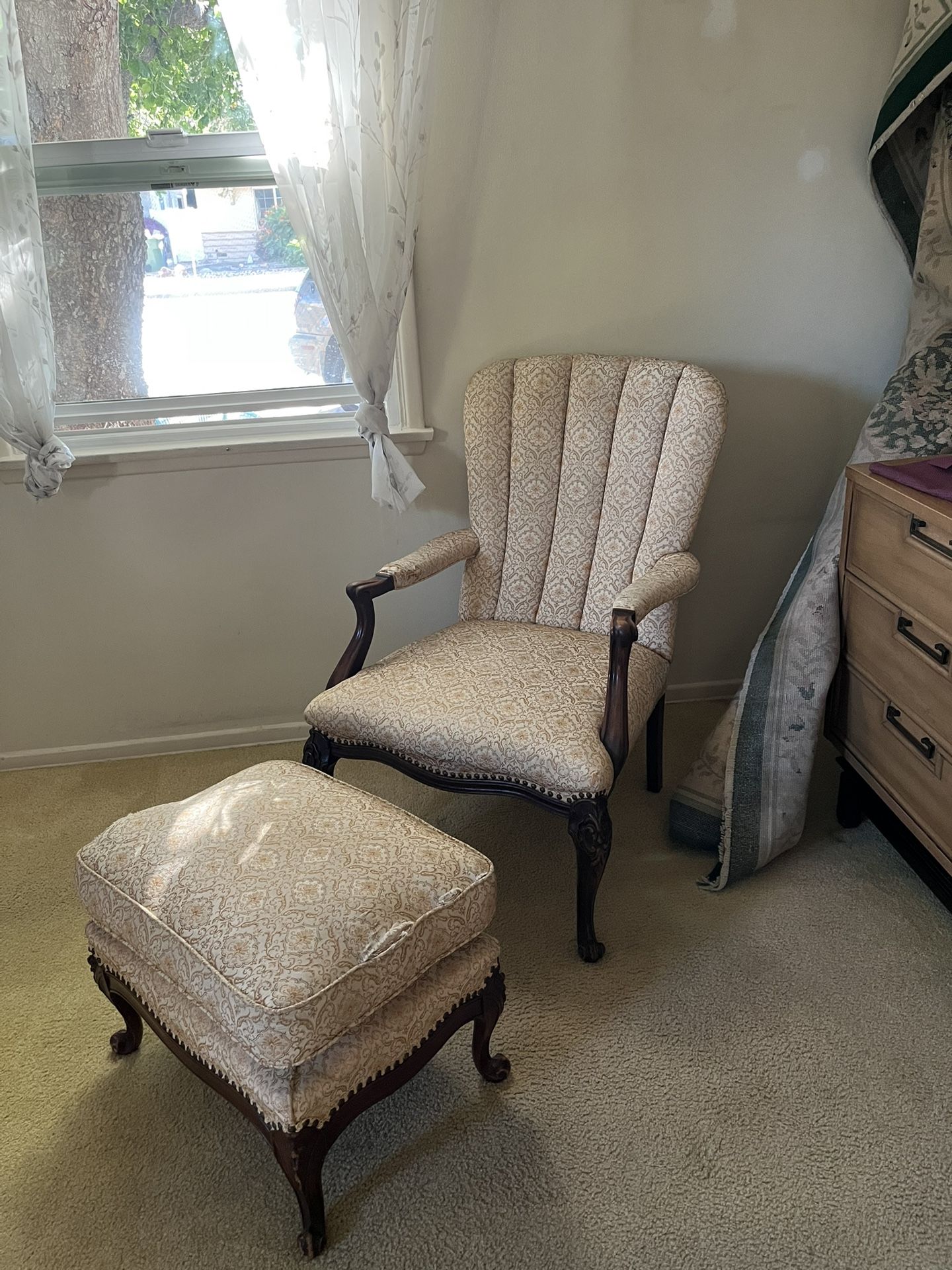 Chair With Ottoman