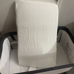 Baby bassinet Bedside Sleeper With Mattress & Sheets