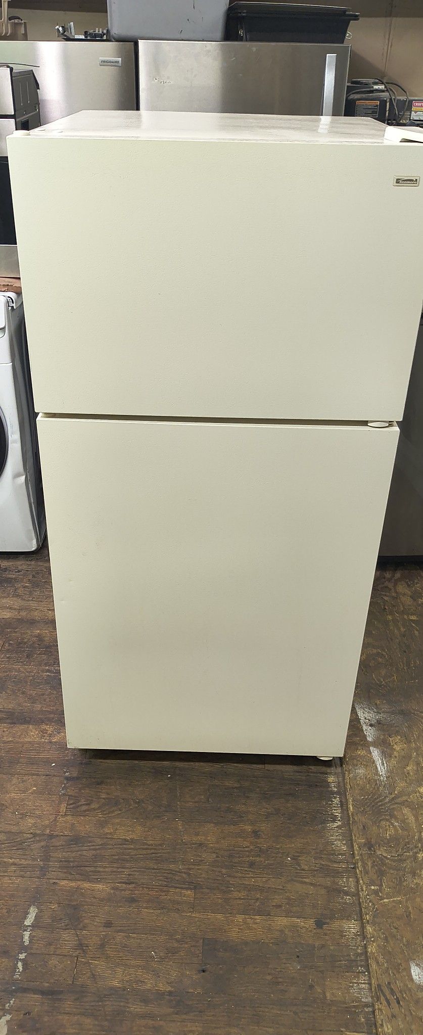 Kenmore Off White 16 Cu Ft. Refrigerator/Freezer.