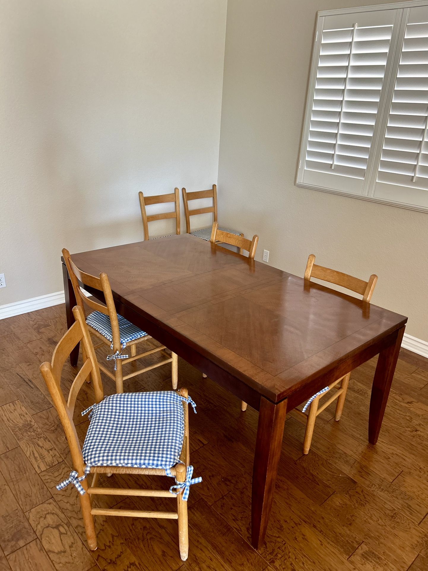 Dining Room Table 