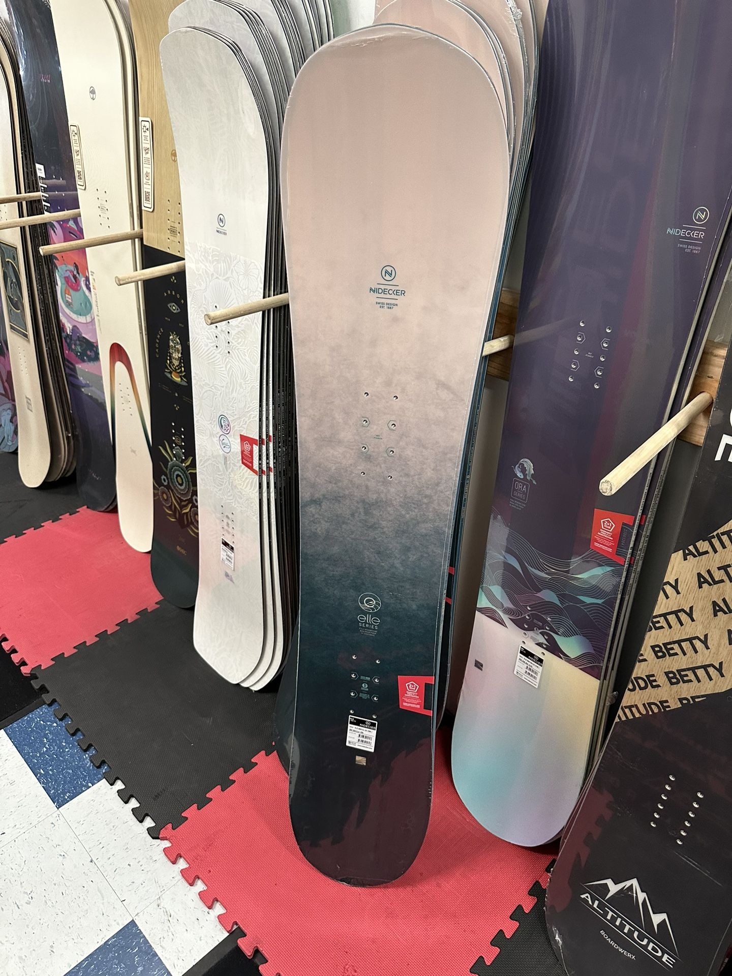 new nidecker elle womens snowboard