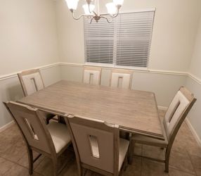 Modern 7-Piece Dining Set – Excellent Condition