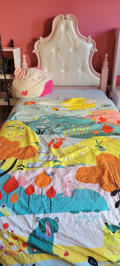 4 Pc Bed Set With Mirror,side Table, Dresser and Bed