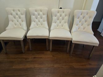 Very Pretty Diningroom Chairs Set of 4