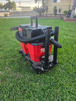Milwaukee Cordless Wet/Dry Vacuum