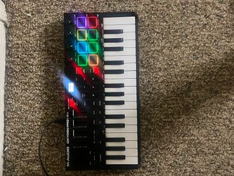 Selling my M-Audio Oxygen Pro Mini 32-Key USB MIDI Keyboard. It’s in great working condition and ready to use. Perfect for music producers, beat maker