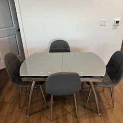 4 sillas modernas — ¡Como nuevas! + Mesa extensible de regalo