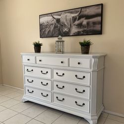 DRESSER 