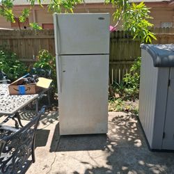 Refrigerator 