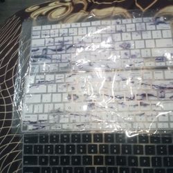 MacBook Silicone Keyboard Skins With 2 Len Protectors