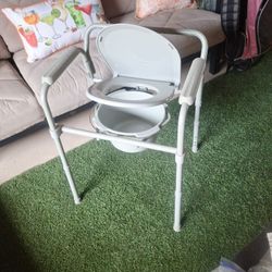  Medical bedside POTTY  Used 2 Weeks ONLY 