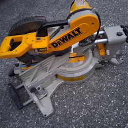 Dewalt 12in Double Bevel XPS Sliding Mitre Saw 
