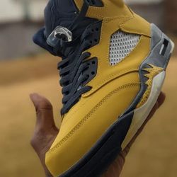 Jordan 5 Michigan Size 10 