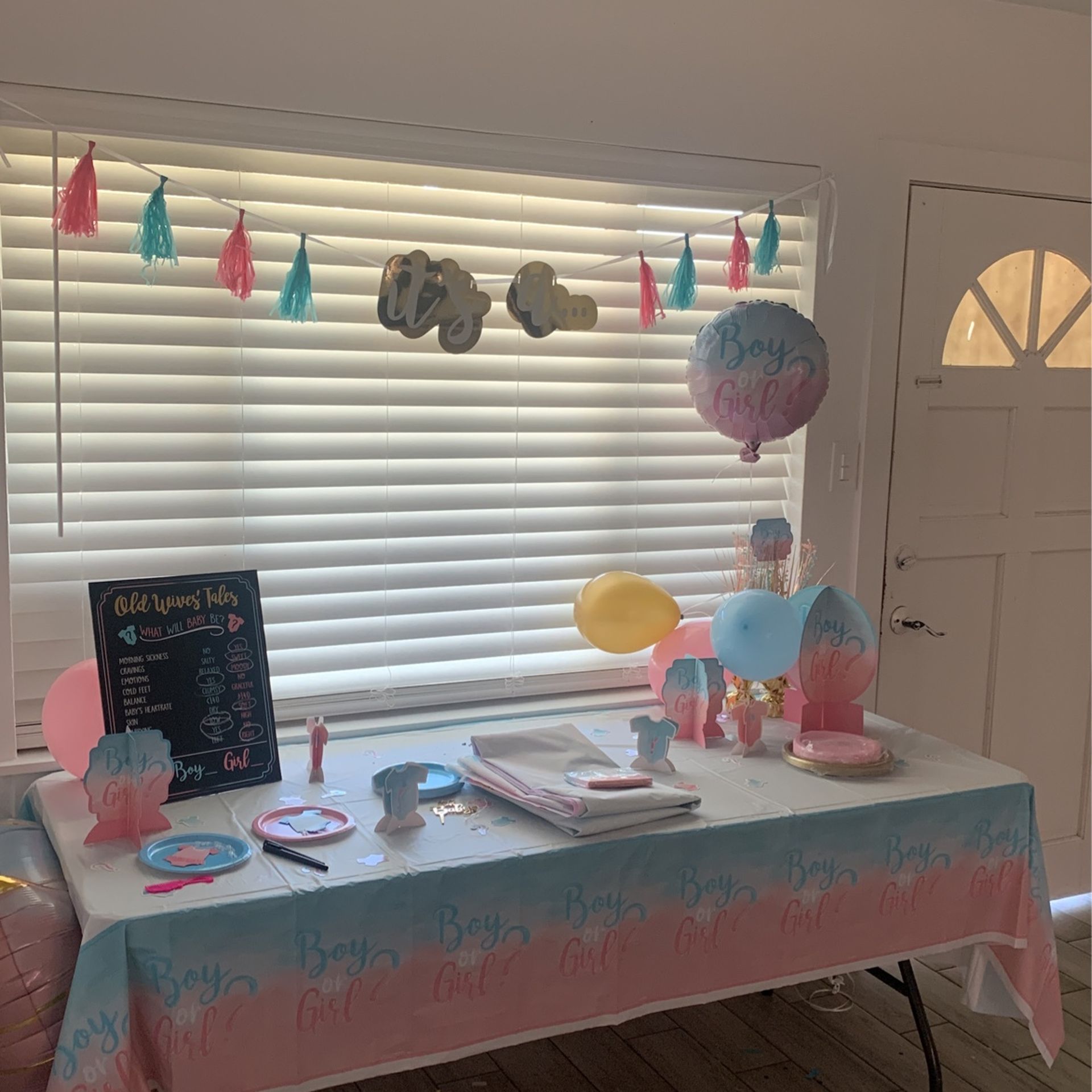 Gender Reveal decorations 