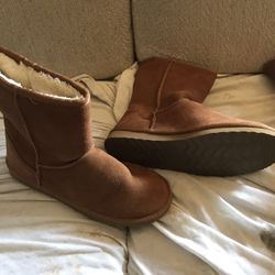 Lnew Suede boots size 10 only $30 takes them now firm