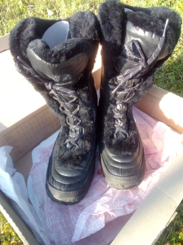 The North Face Faux Fur Black Weather Proof Boots 9.5 Women's Retail $130 NIB