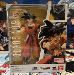 S.H. Figuarts Dragon Ball Z Son Goku Saiyan Raise on Earth