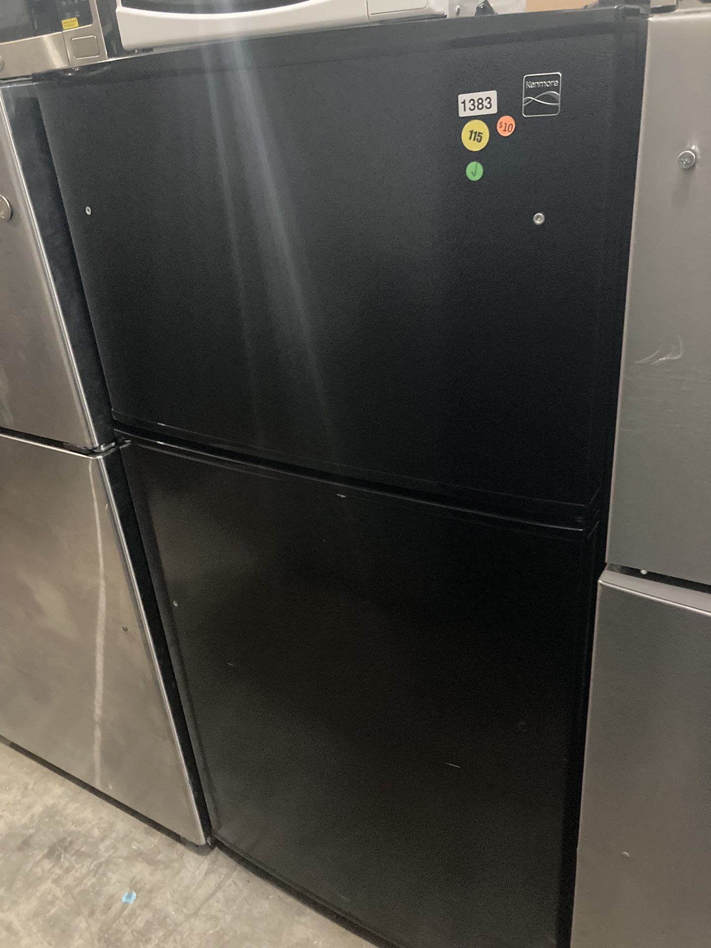  Kenmore 33” top freezer refrigerator black $400