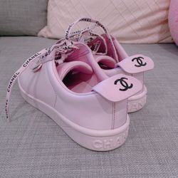 Rare COCO CHANEL Limited edition Lilac Leather Weekender Low-Top sneakers sz 36 US 6