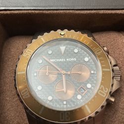 Michael Kors MK 8268 Men’s Watch In Excellent Condition