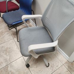 8 Free Office Chairs