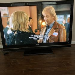 SONY TV DIGITAL 52”  Excellent Condition Need  to sell ASAP 
