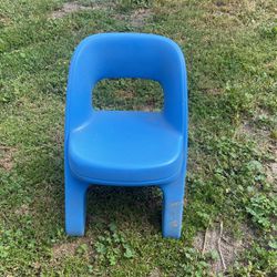 $10 Kids Chair Step 2 Tulare Used*
