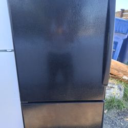 Amana Refrigerator 