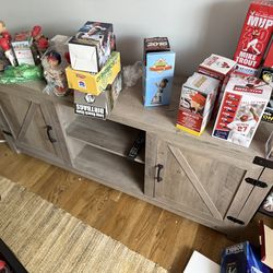 Entertainment center