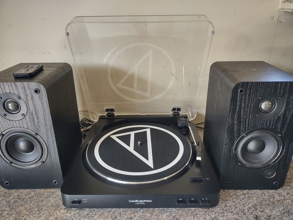 Audio Technica Turntable. Bluetooth Speakers. Remote 