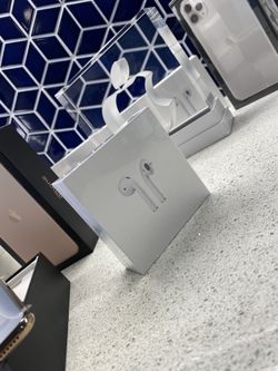 Apple Airpods 2nd gen with wireless charging case!