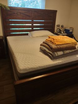 Wooden Bedroom Set with King Bed Frame and two Nightstands