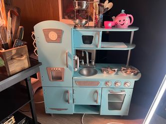 Play vintage wooden kitchen