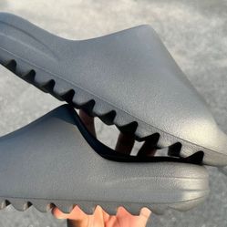 Yeezy Slides 