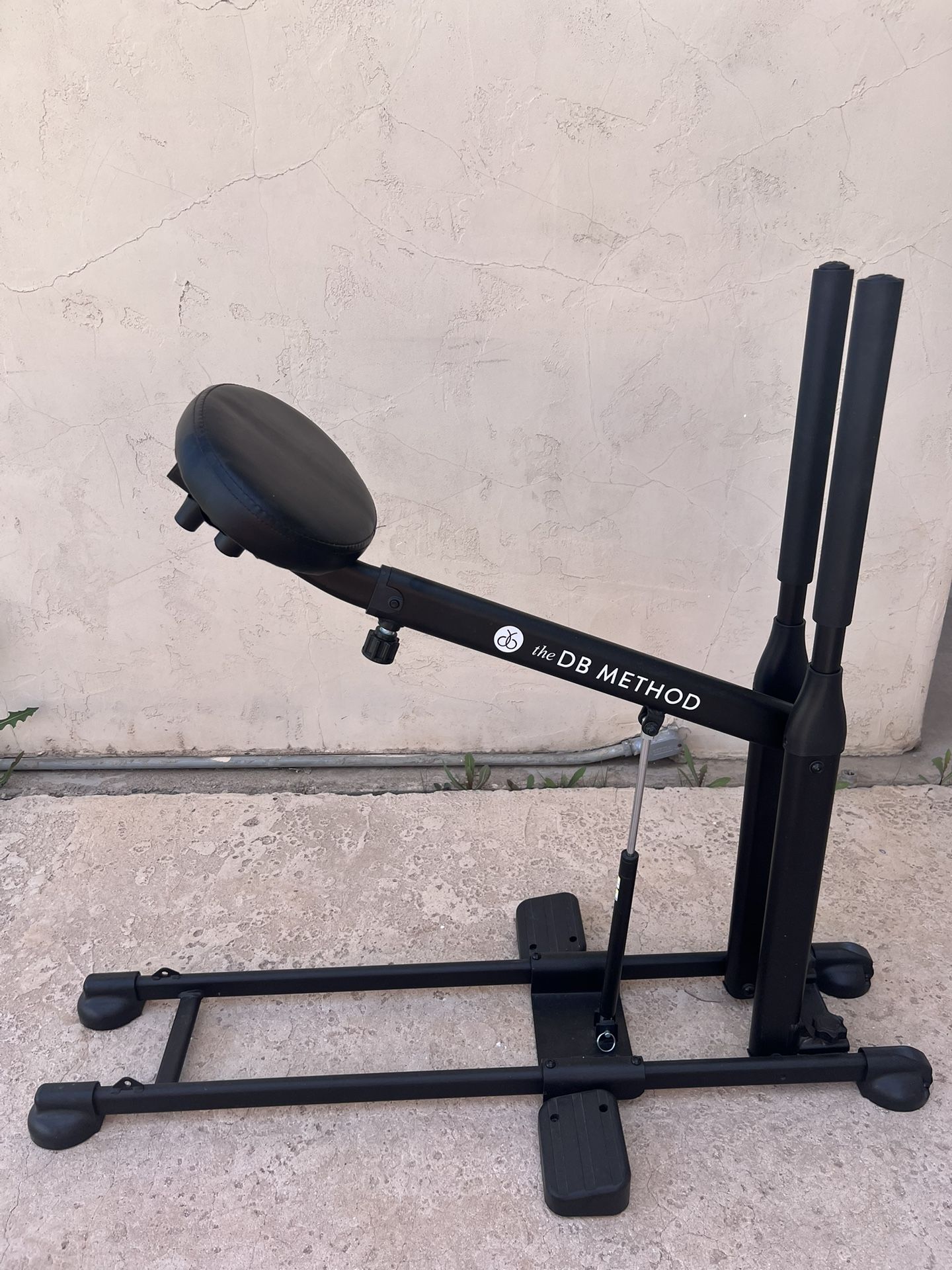 DB Method Squat Machine