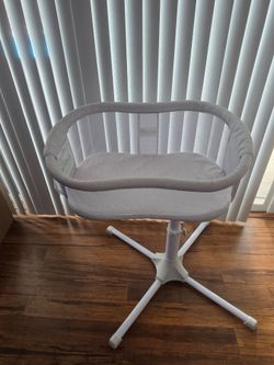 HALO Bassinet Swivel Sleeper + Sheets