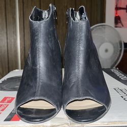7.5 women High heels Blk
