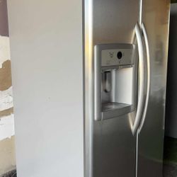 KENMORE SIDE BY SIDE REFRIGERATOR 