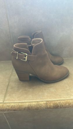 Women’s boots size 6
