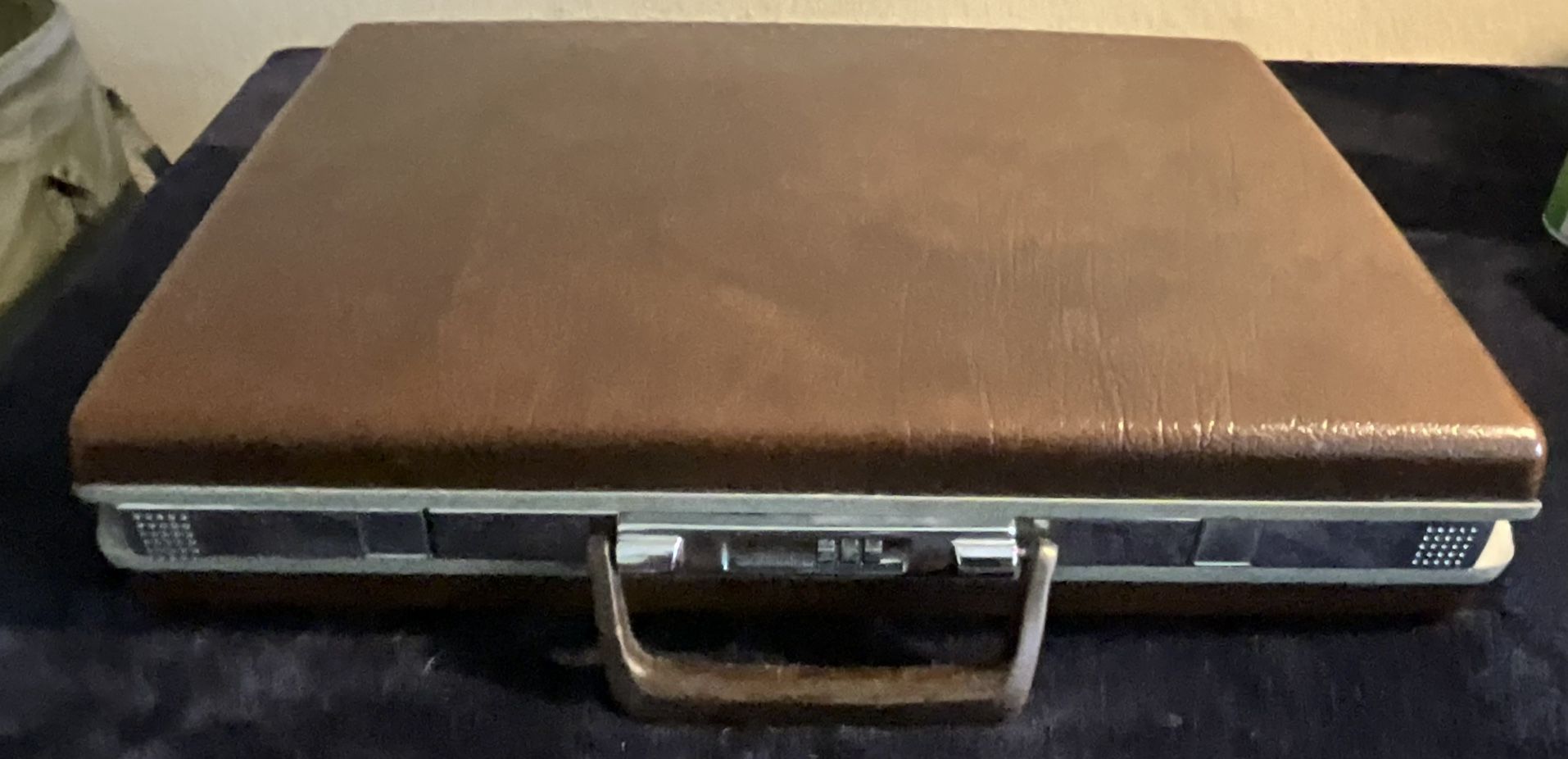 Samsonite Classic 100 Brief Case VINTAGE. Attaché Suit Case Brown Hard Combo Lock