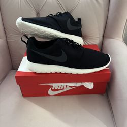 Nike Roshe One Size 14