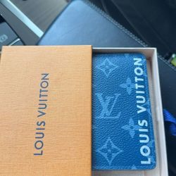 Louis vitton pocket organizer 