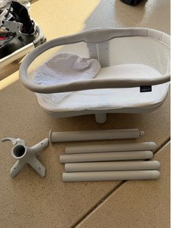HALO BASSINET with waterproof mattress cover and newborn insert