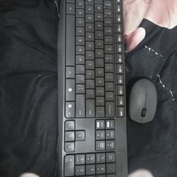 Logitech Wireless Keyboard And Mouse 