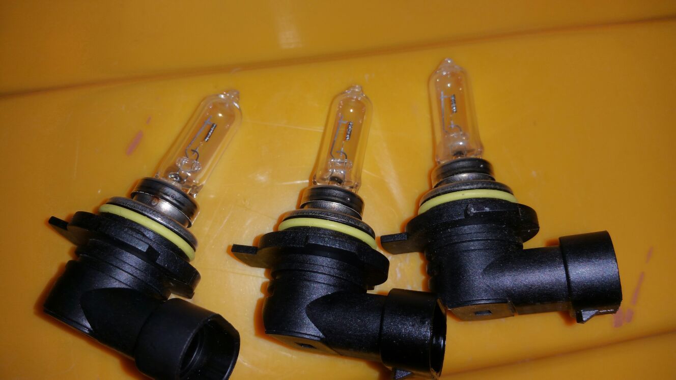Philips HIR2 LL /9012 LL 12V 55W for Sale in Streamwood, IL - OfferUp