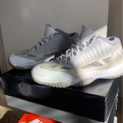 AIR JORDAN 11RETRO LOW IE